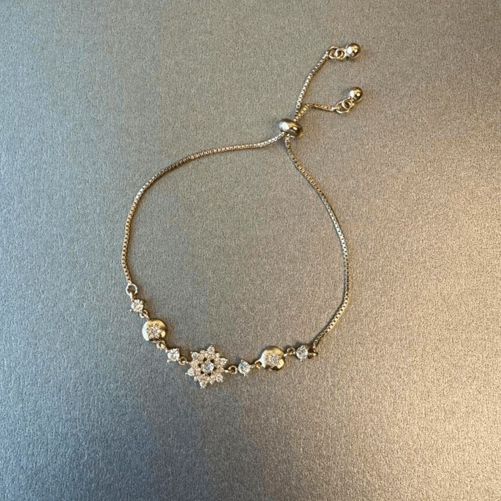 Vòng tay nữ thời trang với bông tuyết zirconia tinh tế, phù hợp nhiều dịp