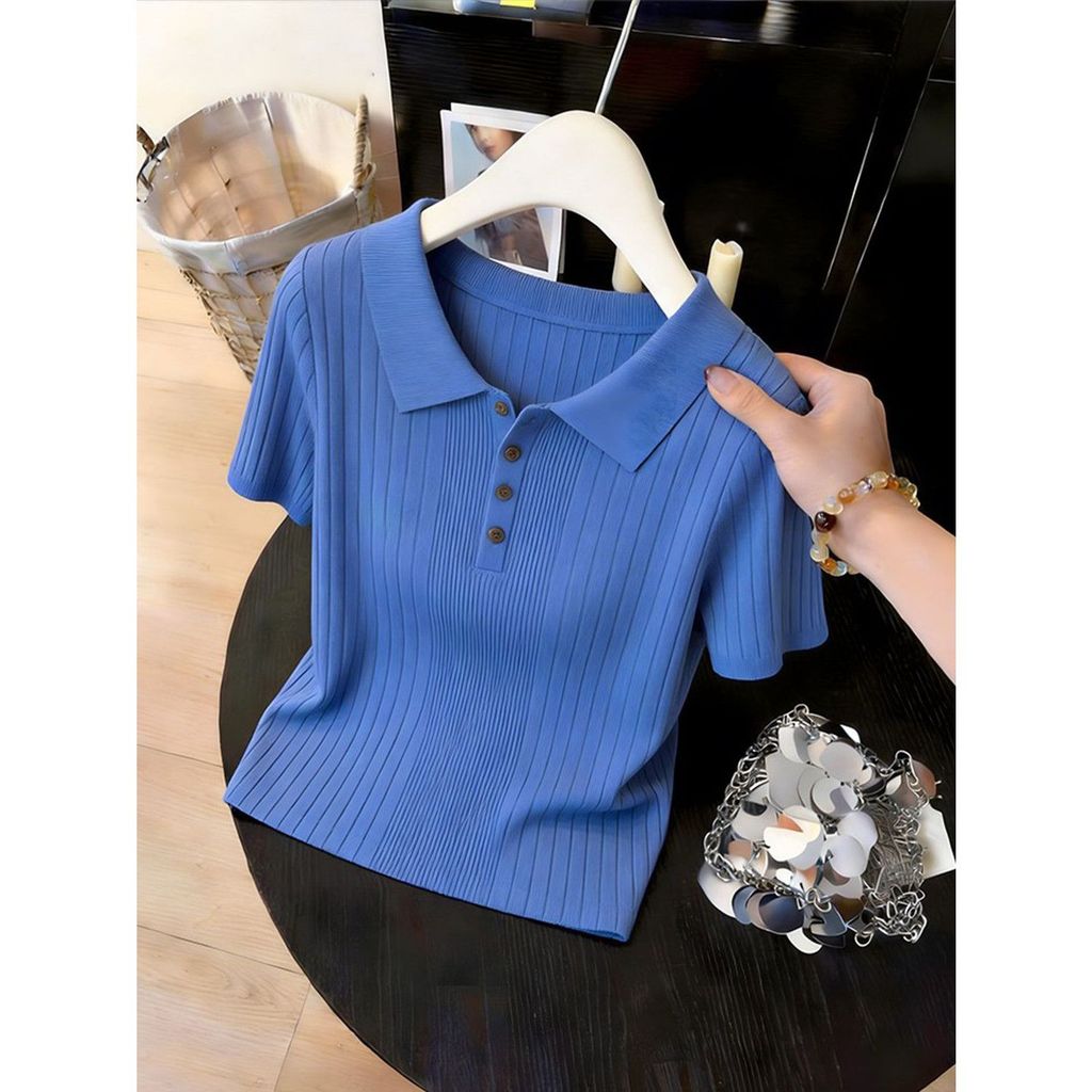 Áo len polo dệt kim phong cách nhẹ nhàng với nút kim loại và pit strip, tay ngắn, phù hợp mùa hè và đi lại