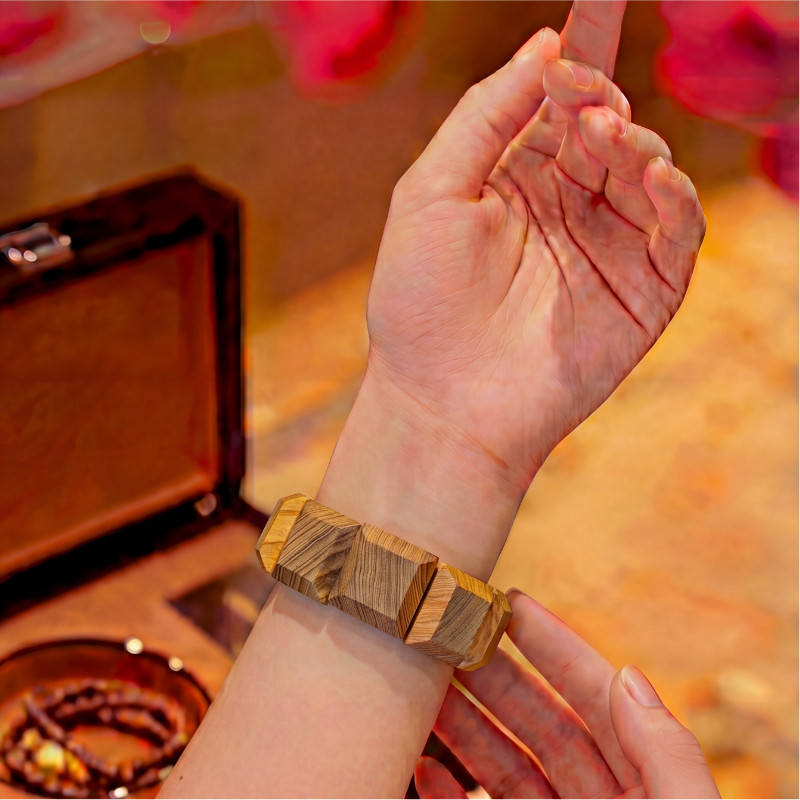 Vòng tay gỗ Bách Xanh bản lắc hương thơm tự nhiên mang lại may mắn và bình an 𝐬𝐡𝐚𝐧𝐠𝐡𝐚𝐢 𝐬𝐭𝐨𝐫𝐞