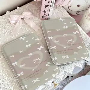 Gương gấp bướm trắng nền nâu thiết kế đơn giản nữ tính