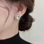 Vòng tai ngọc trai sang trọng với họa tiết kẻ sọc và viên zircon sáng bóng - Phù hợp đi làm