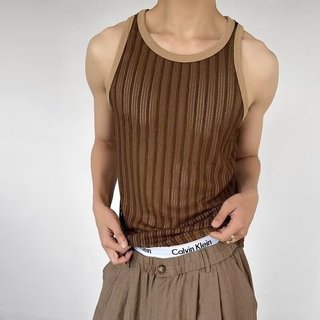 Áo sơ mi nam họa tiết sọc, thiết kế cổ tròn không tay, phù hợp mặc mùa hè với dáng rộng thoải mái