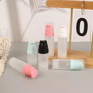 MAKY Dispenser Sub-Bottling Liquid Foundation Chai có thể đổ lại Chai dưỡng ẩm không khí Hộp đựng mỹ phẩm Chai bơm chân không VN