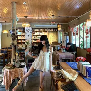 Phong cách ngọt ngào Hàn Quốc Hoa xanh độc đáo Áo yếm nhỏ xinh đẹp dành cho nữ Mùa hè Phong cách nhẹ nhàng Áo sơ mi nhỏ không tay