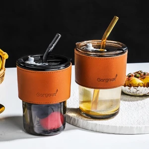 Cốc thủy tinh chịu nhiệt, Cốc thủy tinh bọc da kèm ống hút ( Màu ngẫu nhiên )