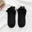 Tất nữ Gothic với frill đen, chất liệu ren trắng và cotton