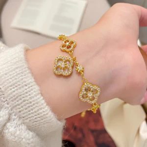 Siêu Cổ Tích Full Kim Cương Bốn Lá Hoa Vòng Tay Nữ vintage Ánh Sáng Sang Trọng Cao Cấp Vòng Tay Thiết Kế Niche Vòng Tay 26.4.28