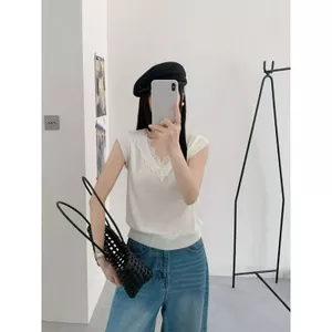Áo Vest Dệt Kim Ren Cổ Chữ V Phong Cách Phương Tây - Mềm Mại Cho Các Bước Chân