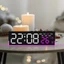 Đồng hồ báo thức kỹ thuật số LED JUNYUE88US, Độ sáng 3 cấp độ Đồng hồ điện tử hiển thị 12 / 24H, Hiển thị nhiệt độ đa chức năng Ánh sáng tâm trạng Tuần Ngày Hiển thị Đồng hồ bàn Sử dụng văn phòng