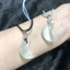 Vòng cổ mặt dây chuyền mặt trăng mắt mèo nữ - 2 kiểu (Dây đen / xám) - Đá mắt mèo trắng đánh bóng cao - Phụ kiện hàng ngày thoải mái có thể điều chỉnh