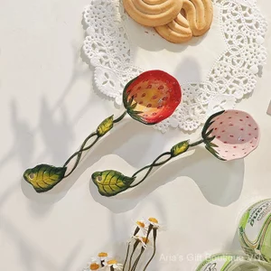 Thìa dâu gốm sứ có giá trị cao được sơn bằng tay Muỗng màu lót