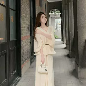Bộ đồ thời trang sang trọng dáng rộng dành cho nữ mùa xuân 2026 Phong cách mới Cổ chữ V dáng rộng Quần dài hẹp hai @ -