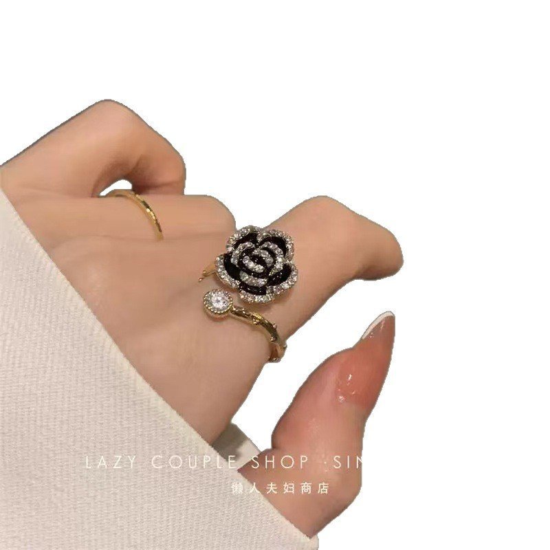 Hoa Giàu Con Người ~ Nhẫn Camellia Đen Nữ ins Cao Cấp Ánh Sáng Sang Trọng Phong Cách Pháp Hương Thơm Nhỏ Nhẹ nhàng Tính Khí Hợp Thời Trang