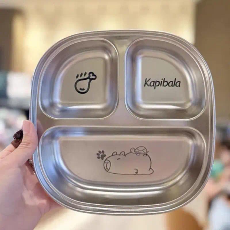 Khay Ăn 3 Ngăn Hình Cappybara Cho Bé Kèm Thìa Inox Bộ Khay Ăn 3 Ngăn Tặng 1 Thìa.An Toàn Cho Bé