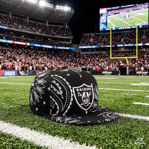Mũ snapback E2RA đen Las Vegas Raiders họa tiết paisley 9FIFTY mới, thêu nhiều màu, phù hợp nam nữ mang ngoài trời.