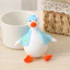 < Pluscloth > Ăn mặc như một con vịt dễ thương: nó đội mũ và áo khoác hoa và là một vật trang trí nhỏ chữa lành bất cứ nơi nào nó được đặt