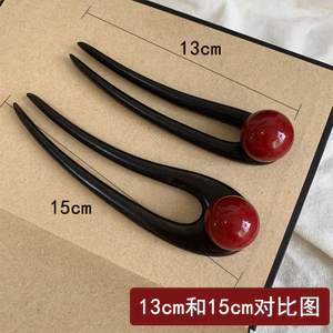 Kẹp tóc hình chữ U gỗ đàn hương màu đỏ cao cấp, phù hợp phong cách Trung Hoa và lễ hội