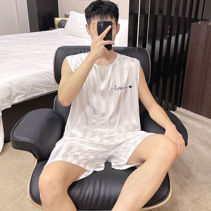 Bộ đồ ngủ lụa dáng rộng cho nam, phù hợp mùa hè với thiết kế không tay và thoáng mát