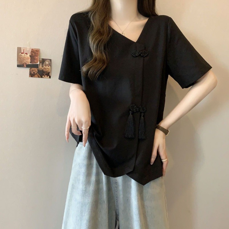 Áo thun ngắn tay phong cách Trung Quốc có cổ nghiêng, thiết kế rộng rãi phù hợp mùa hè, giúp che khuyết điểm.