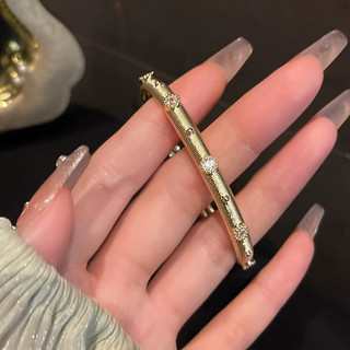 Vòng Tay Chải Rỗng Zircon Bốn Lá Vòng Tay Cỏ Ba Lá Cho Người Phụ Nữ Nhẹ Sang Trọng Cao Cấp Phong Cách Cung Điện Cổ Điển Tinh Tế Thủ Công Mở Vòng Tay Có Thể Điều Chỉnh