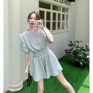 Mùa hè 2026 Áo thun phong cách thể thao thông thường Hàn Quốc Bộ đồ nữ Quần short giảm tuổi vui nhộn Bộ đồ hai mảnh