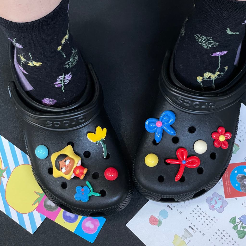 Phụ Kiện Nhiều Màu Sắc Crybaby Dễ Thương Thích Ứng Với crocs Có Thể Tháo Rời, Dùng Cho Giày Lỗ Busch Zhibixing ins