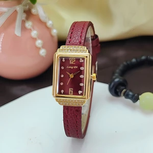 Đồng hồ vuông Kim cương hạng nhẹ Đồng hồ mặt nhỏ thời trang sang trọng 26.5.10