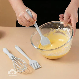 Bộ dụng cụ làm bánh bằng silicon 3 món: Que đánh trứng, thìa vét bánh, cọ phết dầu.