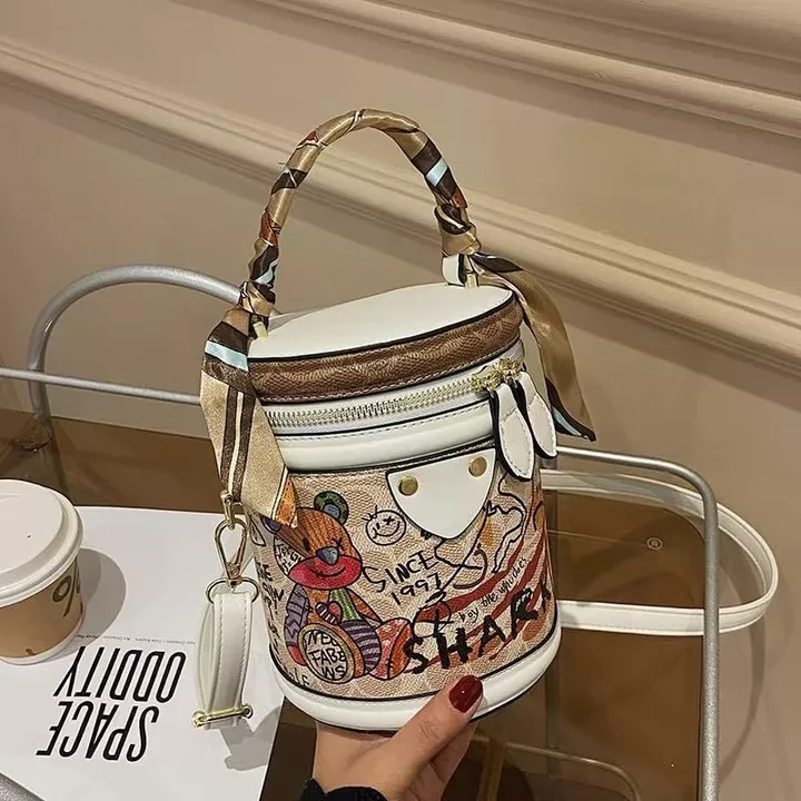Túi đeo chéo Mini Bucket dành cho nữ, Túi đeo chéo hoạt hình, Ví graffiti dành cho nữ, Ví đựng xách tay tròn đeo vai tròn S, Túi xách tinh tế có dây buộc lụa (W – 6