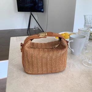 Túi xách 66789 / Túi xách mùa hè Phong cách mới / 15 * 18 * 10cm / Túi rơm cầm tay / ins Phù hợp với mọi phong cách / Nữ / Túi đeo vai / Túi đeo chéo / Túi xách thời trang / Túi dệt