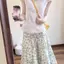 Bộ đồ hai mảnh nữ dáng ôm, edge top nấm và váy hoa, phù hợp mùa hè