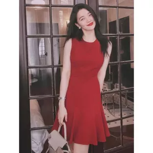 Váy không tay màu đỏ Nữ thần khí mùa hè Váy đi biển du lịch cao cấp
