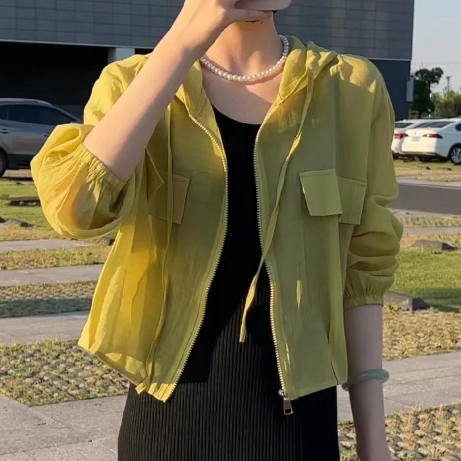 Áo khoác chống nắng nhẹ màu đỏ dành cho nữ, dáng rộng và thoáng khí, có mũ trùm đầu, áo khoác ngắn