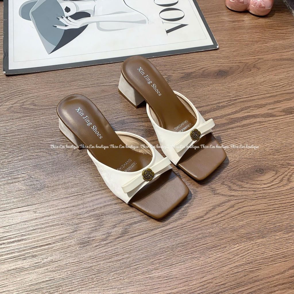[Thảo Em- DC02] Dép cao gót hở mũi 5p mũi vuông lụa satin phối hoa trà cao cấp, sang chảnh