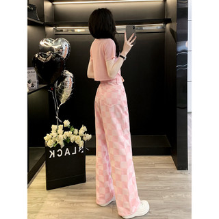 Bộ trang phục Nữ mùa Hè được ưa chuộng: Áo thun trẻ trung và quần jean màu hồng kiểu dáng sành điệu