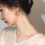 Bông tai retro style Hồng Kông, nữ tính và thoáng mát cho thu đông