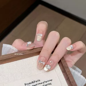 Qinggui Daily Gentle High-End Cat 's Eye White Blush Simple All-Match Hand-Weared Nails Fresh