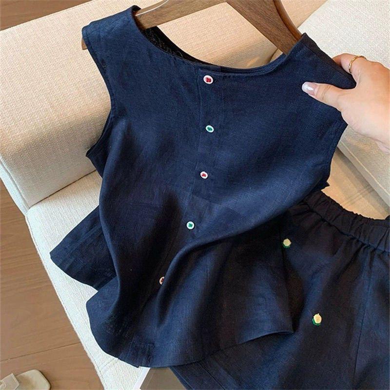 Áo vest thêu hoa không tay và quầnshort dáng rộng - Bộ đồ ngủ hai mảnh thời trang mùa hè