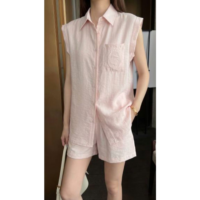 Bộ đồ nữ mới có áo và quần short thêu ve áo