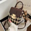 Thiết kế Niche Pháp Mùa xuân 2026 Phổ biến Crossbody Di động Vuông nhỏ 26.4.27