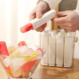 Bộ khuôn làm đá viên có hộp đựng đồ và sử dụng tiện lợi