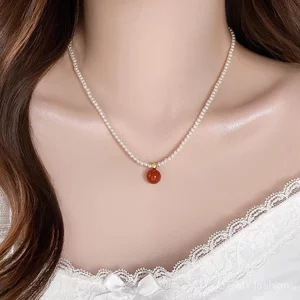 Retro Đỏ Mặt Dây Chuyền Ngọc Trai - Sang Trọng và Hiện Đại