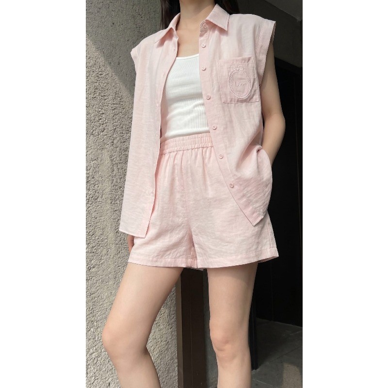 Bộ đồ nữ mới có áo và quần short thêu ve áo