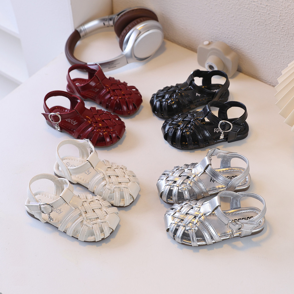 Giày trẻ em nữ kiểu La Mã đính charm, đế mềm êm chân, nhiều màu cổ điển phù hợp mọi trang phục