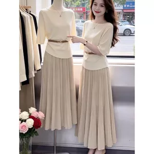 Mùa hè 2026 Áo thun ngắn tay cổ một dây màu trơn phong cách mới mùa hè + Váy chữ A xếp ly voan cao cấp hai @ -
