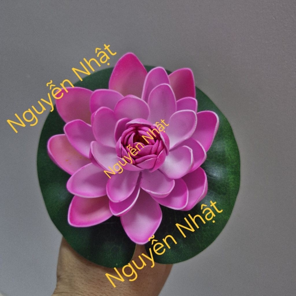 Hoa sen cài tóc kèm xược, hoa sen cài đầu dùng để biểu diễn văn nghệ. Đạo cụ phụ kiện Nguyễn Nhật