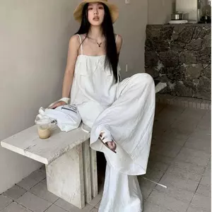 Phiên bản Hàn Quốc Niche Thiết kế đơn giản Áo yếm trắng mùa hè Quần ống rộng dáng rộng phong cách mát mẻ Bộ đồ đẹp