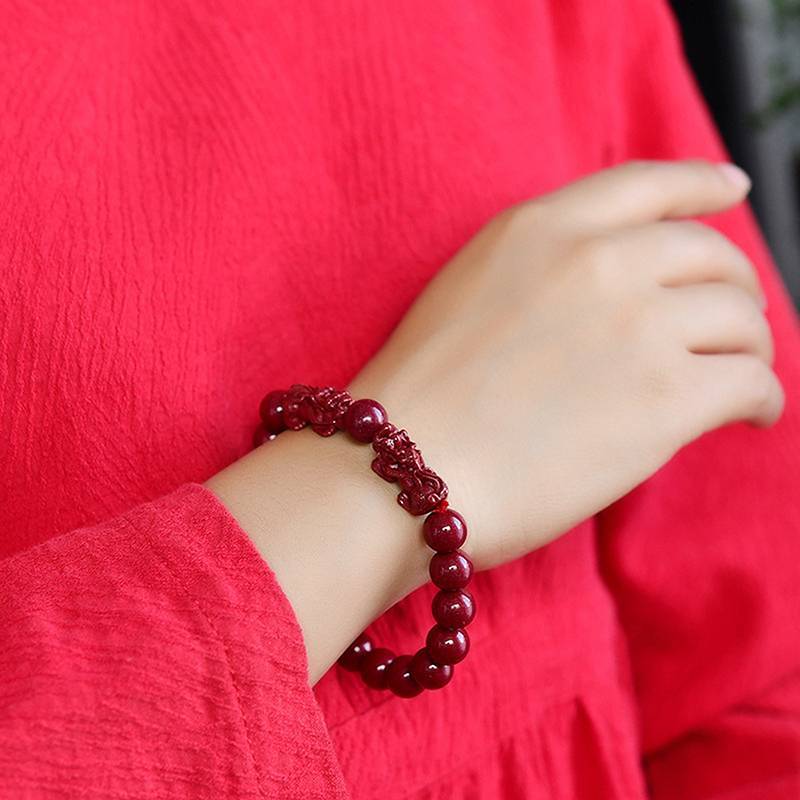 Vòng tay vintage cinnabar pixiu chạm khắc hạt bùa - Trang sức đẹp dành cho nữ