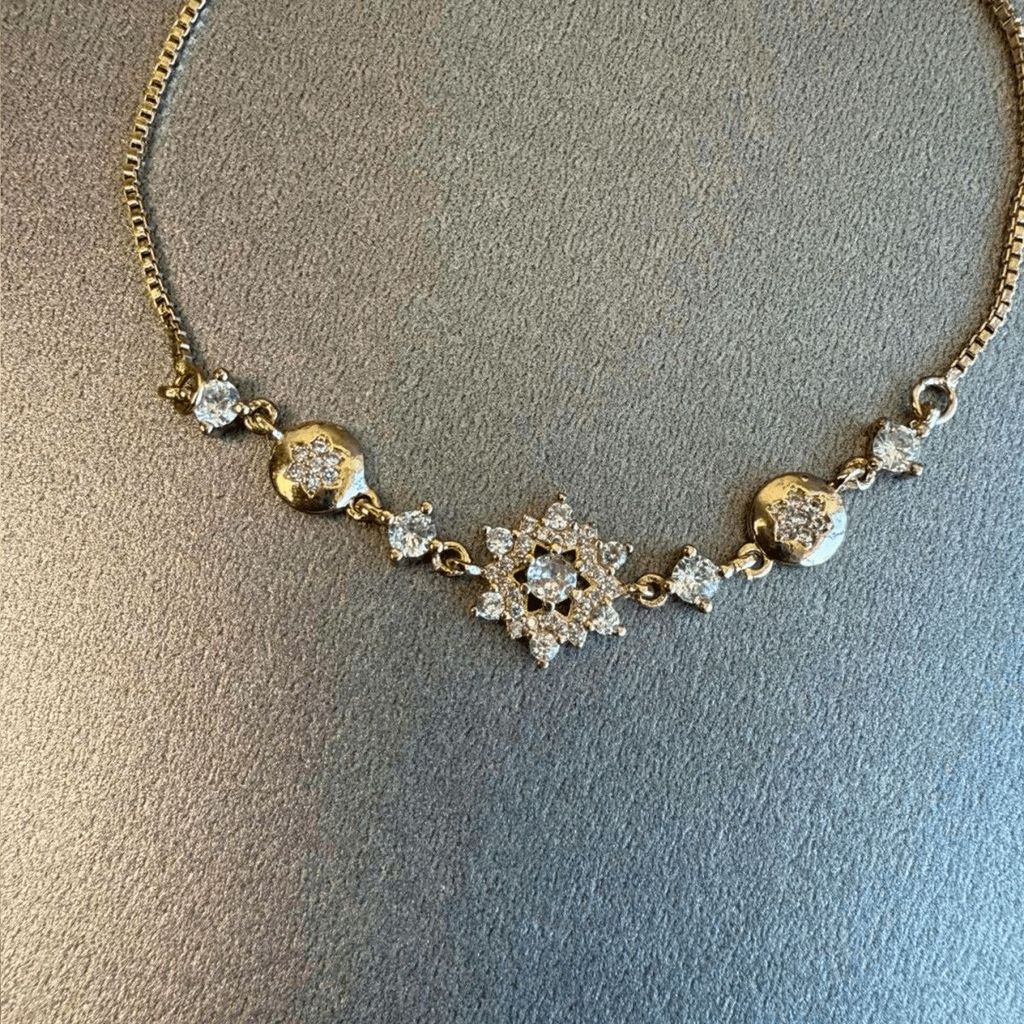 Vòng tay nữ thời trang với bông tuyết zirconia tinh tế, phù hợp nhiều dịp