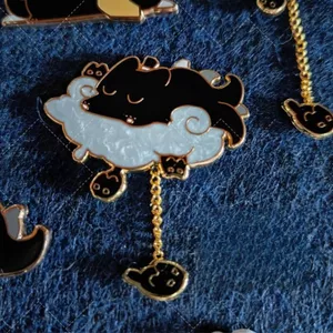 ✨Sản phẩm mới✨< Master of Secrets > Crane Cat Worm Kemiao Metal Micro Chapter Quạt làm bằng tay Trâm cài ngoại vi✨Sự kiện✨